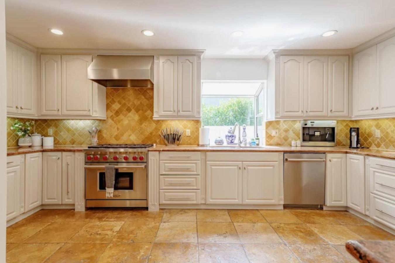 468a Massive 5 Bedroom With Beautiful Pool * Los Ángeles